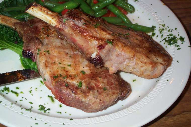 Калорийность и пищевая ценность Свинина, свежая, средняя часть филе , с костью, отделенное постное мясо, жареная