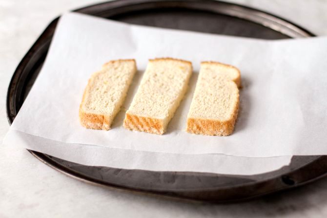 Жареный хлеб калорийность. Хлеб тостовый заморозка. Замороженные тосты. Роял сэндвич. Тост калорийность.