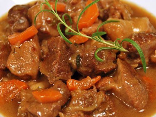 Говядина отборная, лопаточная мякоть, мясо с жиром убранным до уровня 0",тушеная