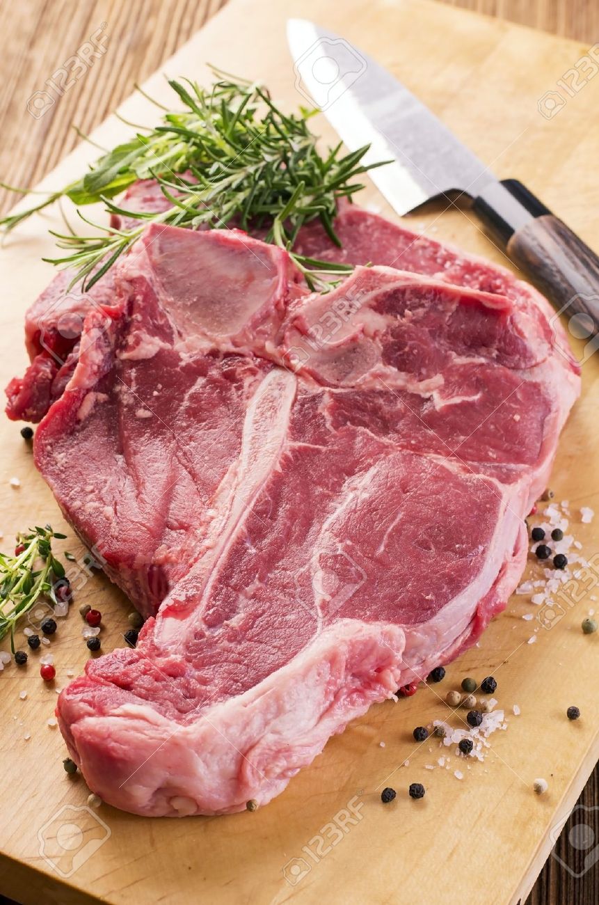 Говядина отборная,  t-bone стейк, мясо с жиром убранным до уровня 1/8", сырая