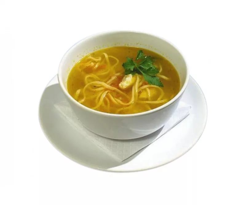 Суп лапша куриная на бульоне - 1 тарелка (300г)
