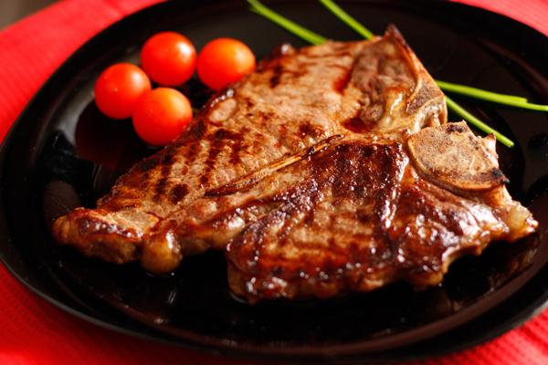 Говядина отборная, стейк-портерхаус,  мясо с жиром убранным до уровня 0", жареная