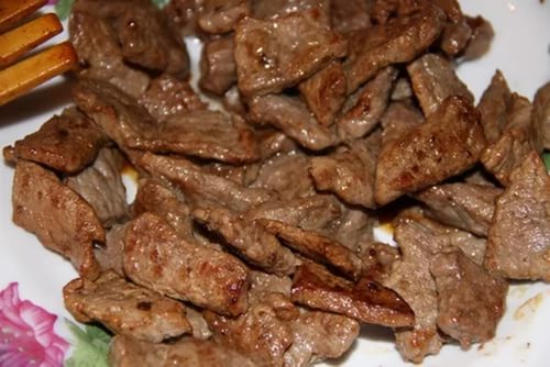 Говядина отборная, мякоть нижней части бедра, постоное мясо, обжаренная