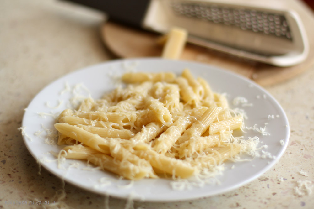 Сколько калорий содержится в 100 граммах макарон с сыром?