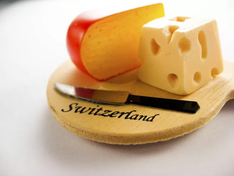 Микро- и макроэлементы в Сыр, пастеризированный, швейцарский, с низким содержанием жира