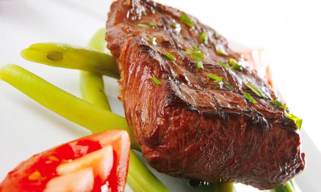 50 грамм курицы. 100 грамм мяса. Калории в шашлыке из свинины. 100 грамм жареного мяса. Калории в шашлыке из свинины.